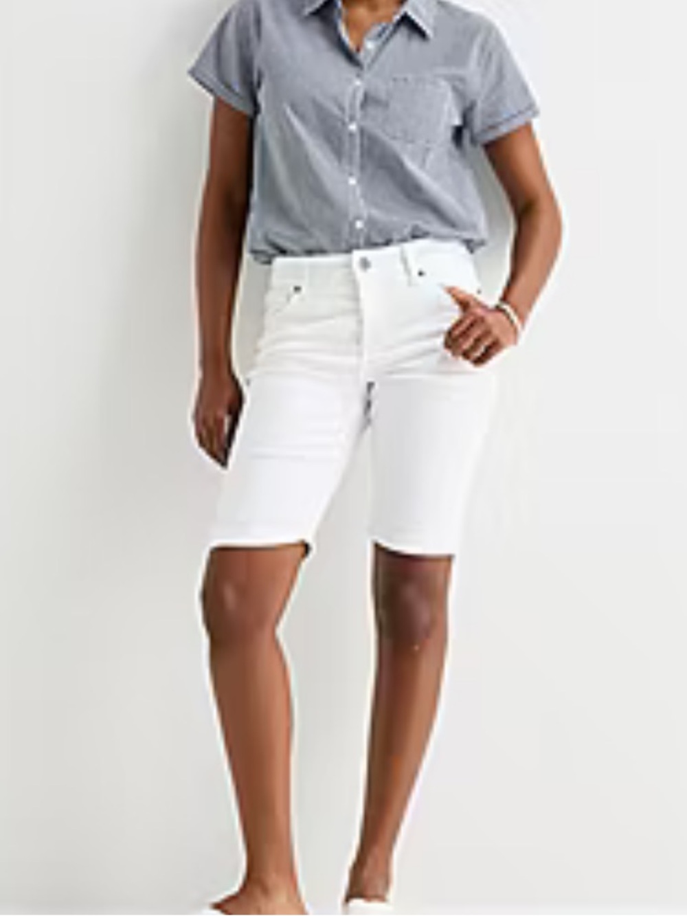 St Johns Bay white denim Bermuda Shorts size 6 pockets with stretch